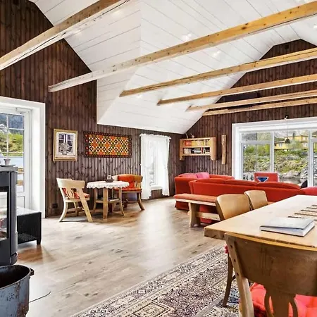 Holiday home Astabrygga - Lofoten Jacuzzi *